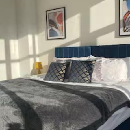 2 Bedroom Apartment - Flitwick - Contractor Friendly - Tourist Ready - Full Kitchen - Wifi - Smart Tv - Sofa Bed - Free Parking - Ideal For Short Or Long Stays Kültér fotó
