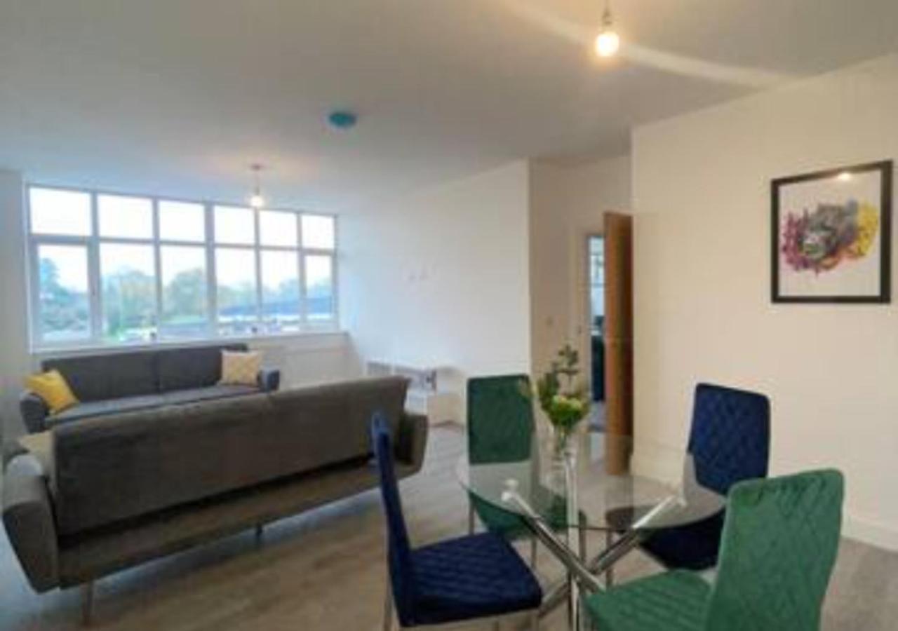 2 Bedroom Apartment - Flitwick - Contractor Friendly - Tourist Ready - Full Kitchen - Wifi - Smart Tv - Sofa Bed - Free Parking - Ideal For Short Or Long Stays Kültér fotó