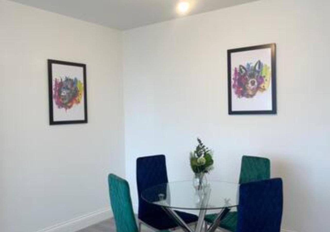 2 Bedroom Apartment - Flitwick - Contractor Friendly - Tourist Ready - Full Kitchen - Wifi - Smart Tv - Sofa Bed - Free Parking - Ideal For Short Or Long Stays Kültér fotó