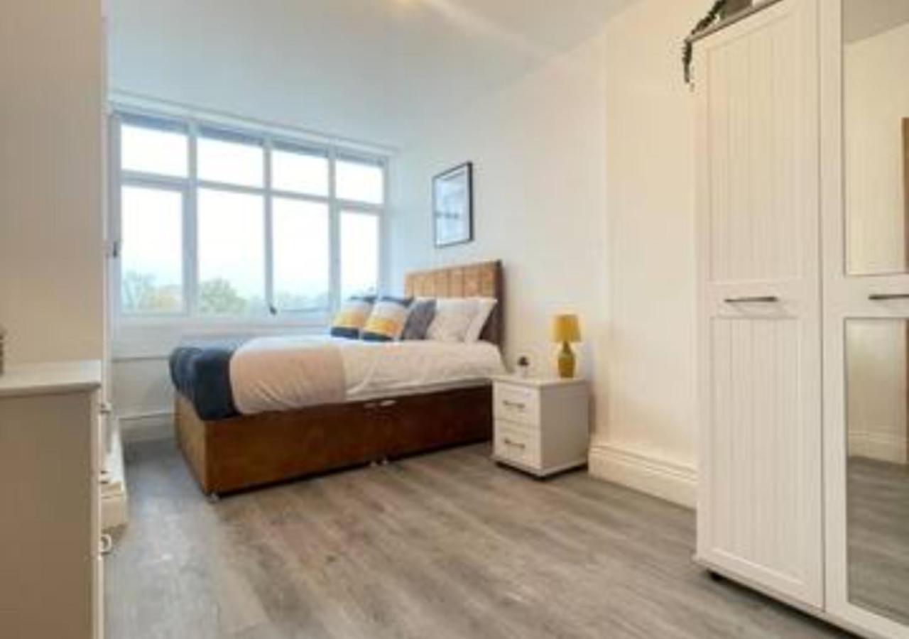 2 Bedroom Apartment - Flitwick - Contractor Friendly - Tourist Ready - Full Kitchen - Wifi - Smart Tv - Sofa Bed - Free Parking - Ideal For Short Or Long Stays Kültér fotó
